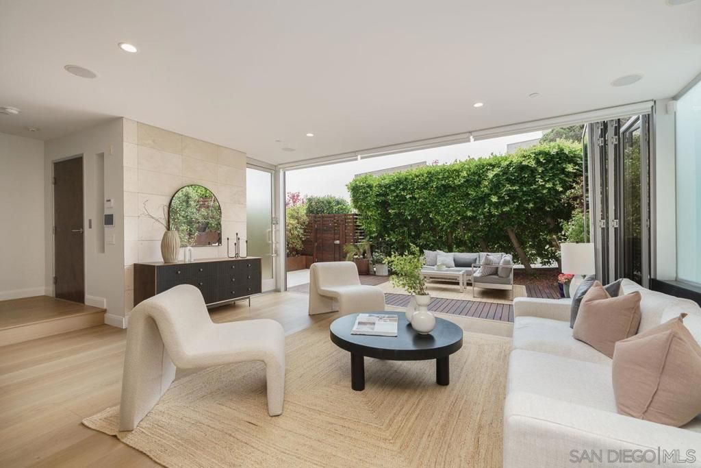 Image 3 of property listing at 419 Ravina Street, La Jolla, CA 92037