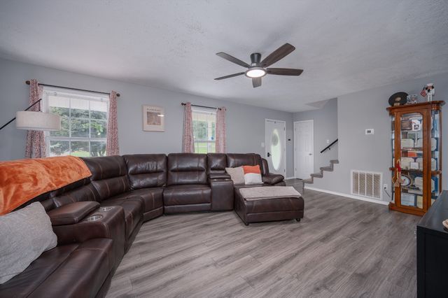 115 Pin Oaks Ln, Hohenwald, TN 38462