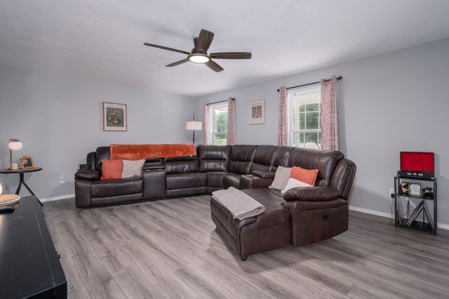 115 Pin Oaks Ln, Hohenwald, TN 38462