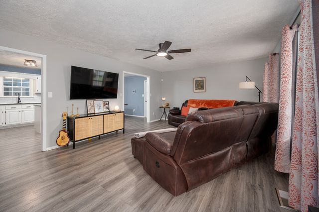 115 Pin Oaks Ln, Hohenwald, TN 38462