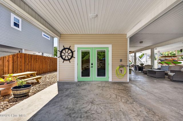 131 NE 15th Street, Oak Island, NC 28465