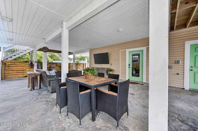 131 NE 15th Street, Oak Island, NC 28465