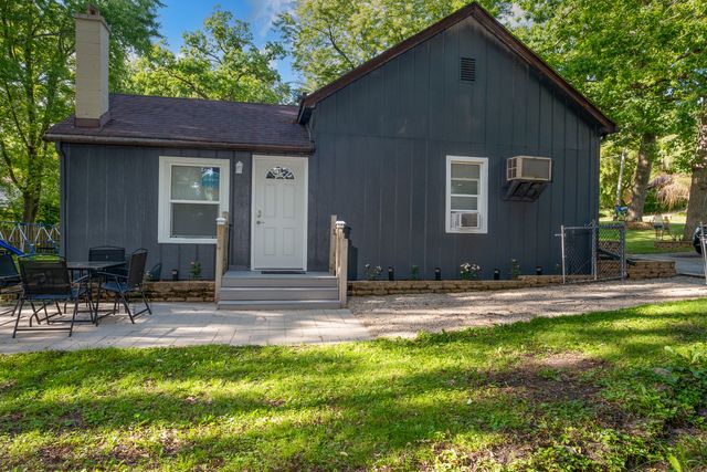 36 Hillcrest Avenue, Fox Lake, IL 60020