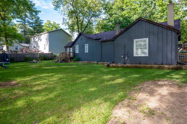 36 Hillcrest Avenue, Fox Lake, IL 60020