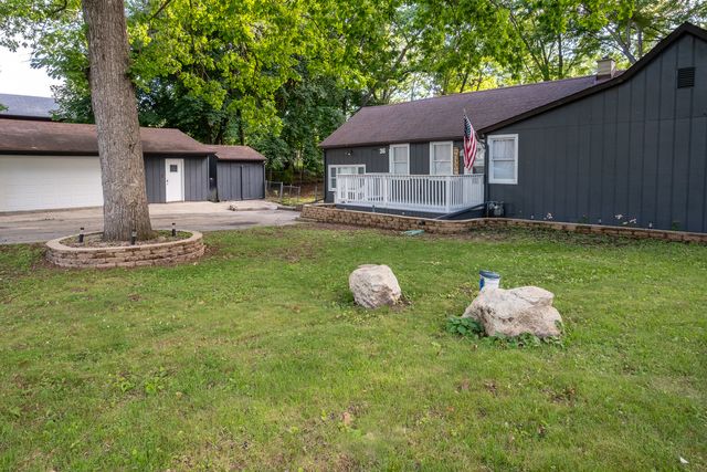 36 Hillcrest Avenue, Fox Lake, IL 60020