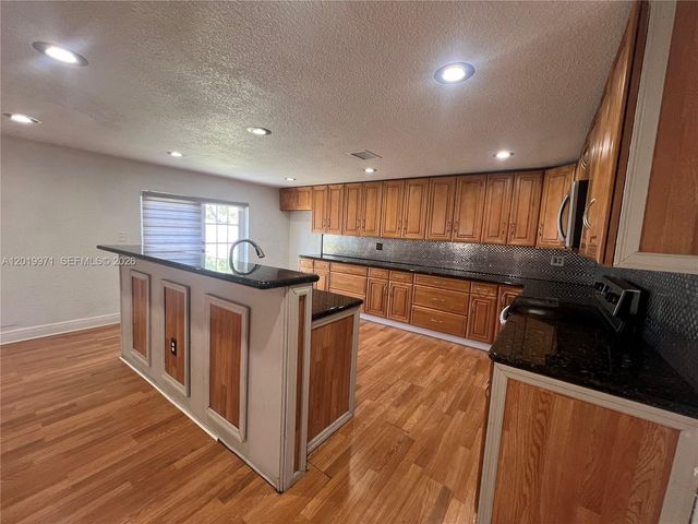 2860 NW 207th St, Miami Gardens, FL 33056