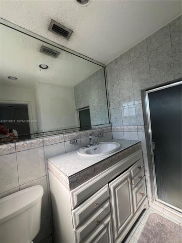 2860 NW 207th St, Miami Gardens, FL 33056