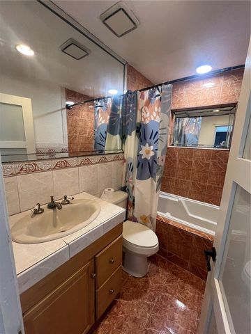 2860 NW 207th St, Miami Gardens, FL 33056