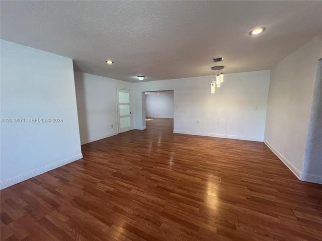 2860 NW 207th St, Miami Gardens, FL 33056