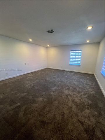 2860 NW 207th St, Miami Gardens, FL 33056