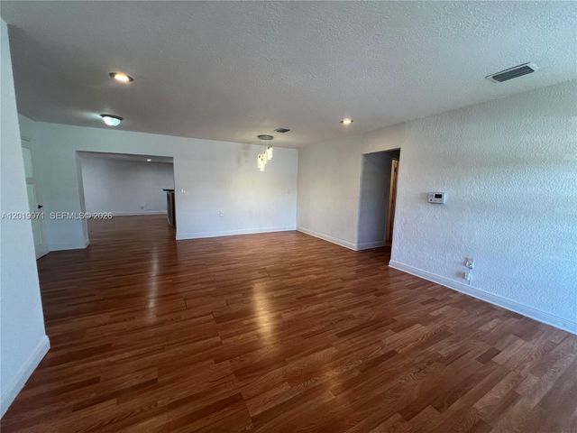 2860 NW 207th St, Miami Gardens, FL 33056