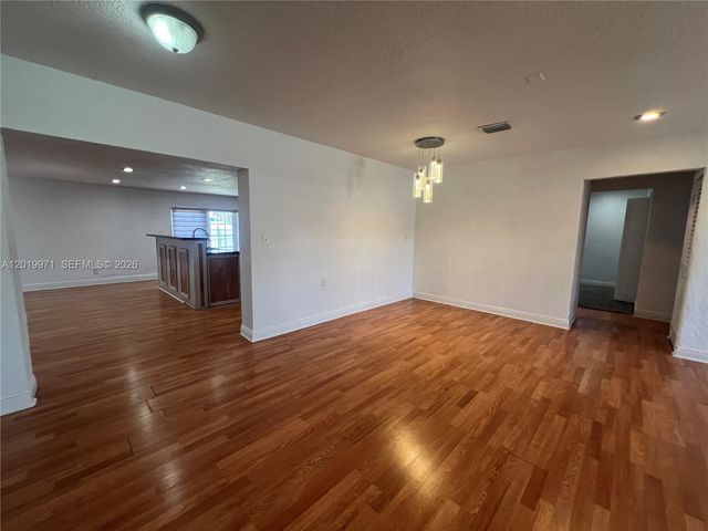 2860 NW 207th St, Miami Gardens, FL 33056