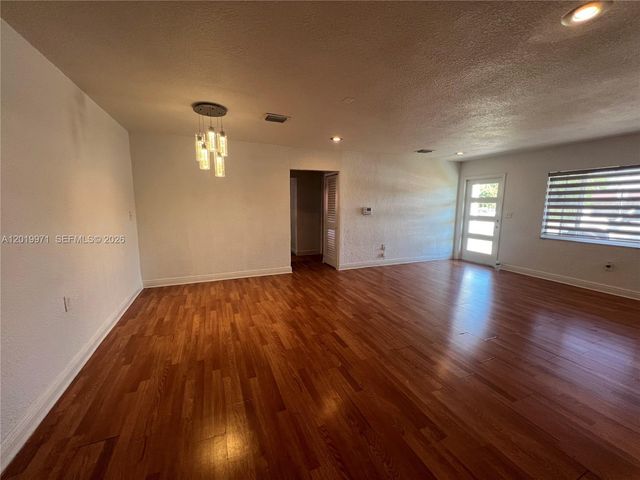 2860 NW 207th St, Miami Gardens, FL 33056