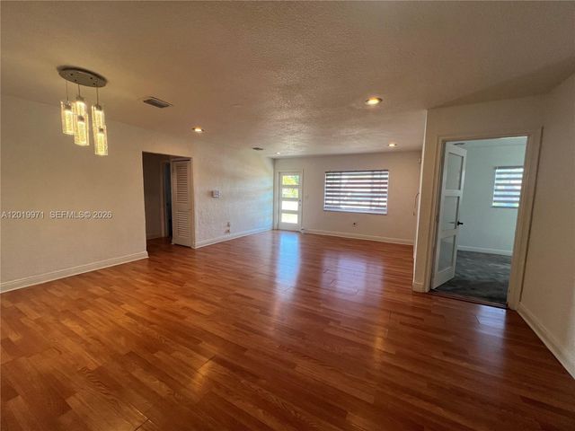 2860 NW 207th St, Miami Gardens, FL 33056