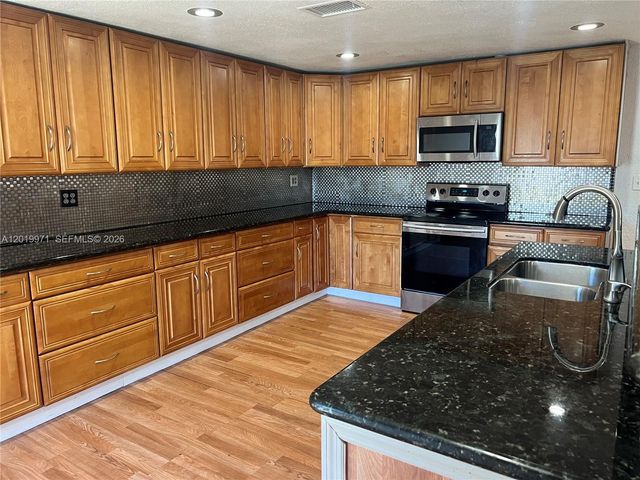 2860 NW 207th St, Miami Gardens, FL 33056