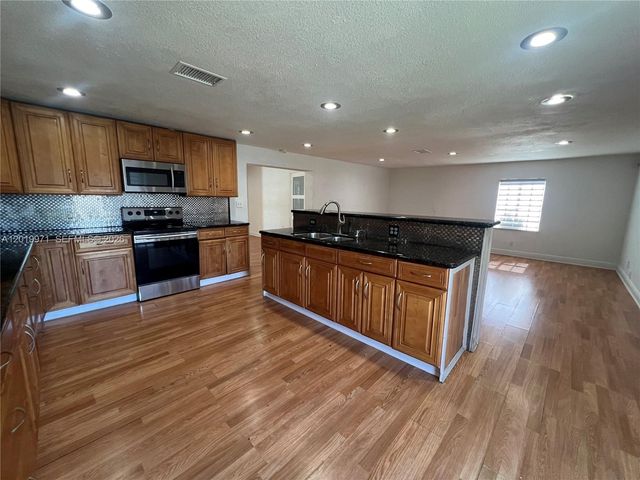 2860 NW 207th St, Miami Gardens, FL 33056