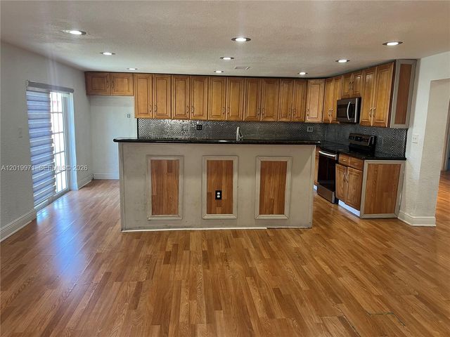 2860 NW 207th St, Miami Gardens, FL 33056
