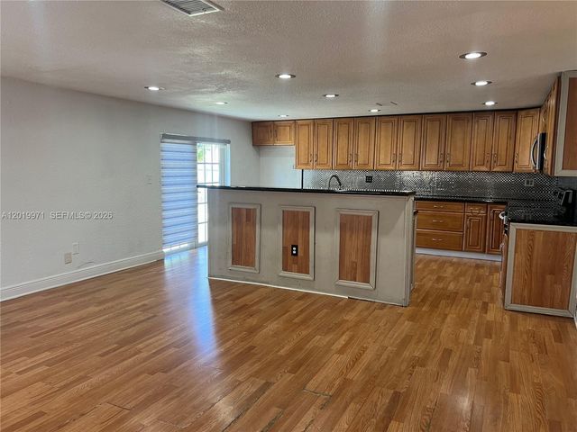 2860 NW 207th St, Miami Gardens, FL 33056