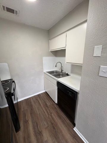 5303 Saint Georges GRN D, Austin, TX 78745