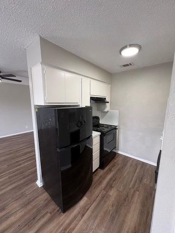 5303 Saint Georges GRN D, Austin, TX 78745