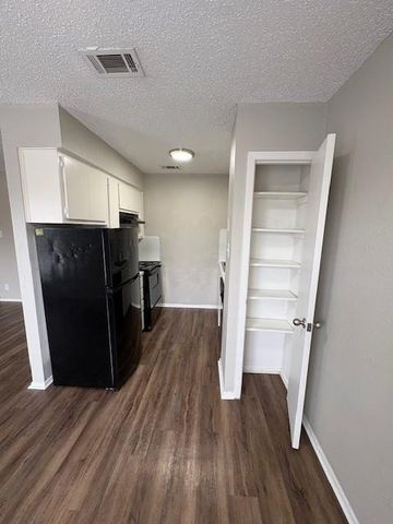 5303 Saint Georges GRN D, Austin, TX 78745