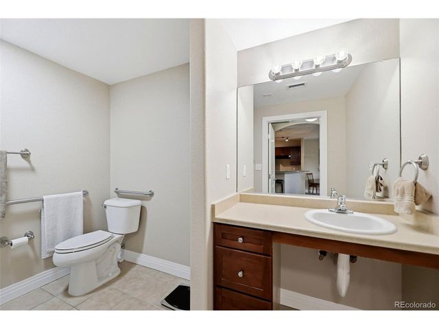 9059 E Panorama Cir B111, Englewood, CO 80112