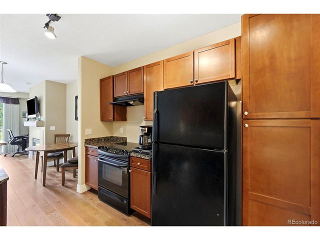 9059 E Panorama Cir B111, Englewood, CO 80112
