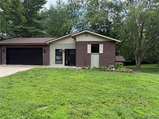 25 Glen Ridge Drive, Glen Carbon, IL 62034
