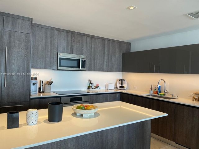 68 SE 6th St 2409, Miami, FL 33131