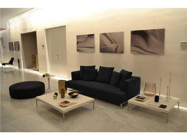 68 SE 6th St 2409, Miami, FL 33131