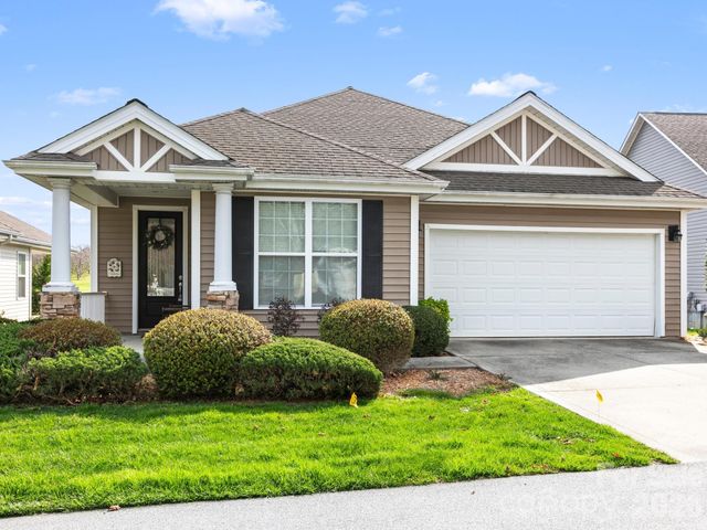 7 Eagle Creek Trail S, Flat Rock, NC 28731