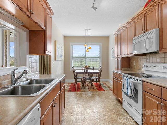 7 Eagle Creek Trail S, Flat Rock, NC 28731