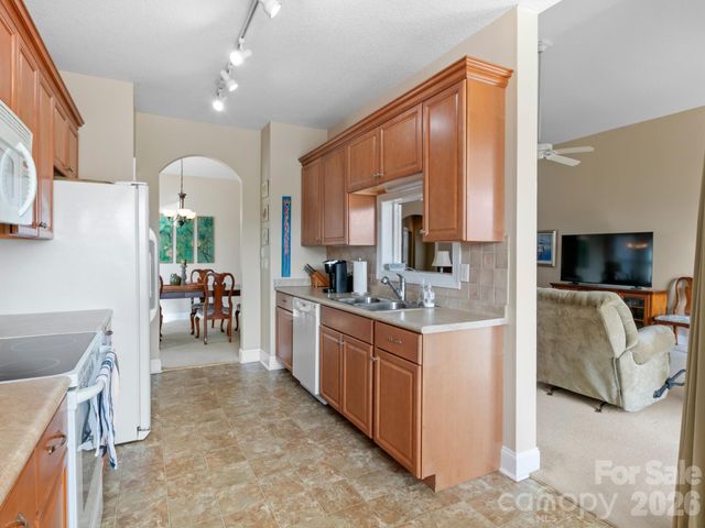 7 Eagle Creek Trail S, Flat Rock, NC 28731