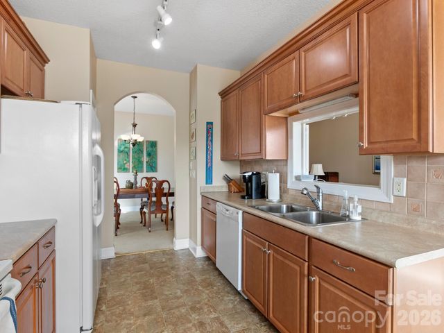 7 Eagle Creek Trail S, Flat Rock, NC 28731