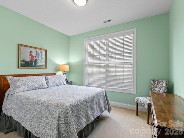 7 Eagle Creek Trail S, Flat Rock, NC 28731