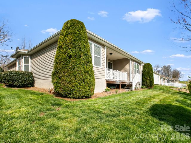 7 Eagle Creek Trail S, Flat Rock, NC 28731