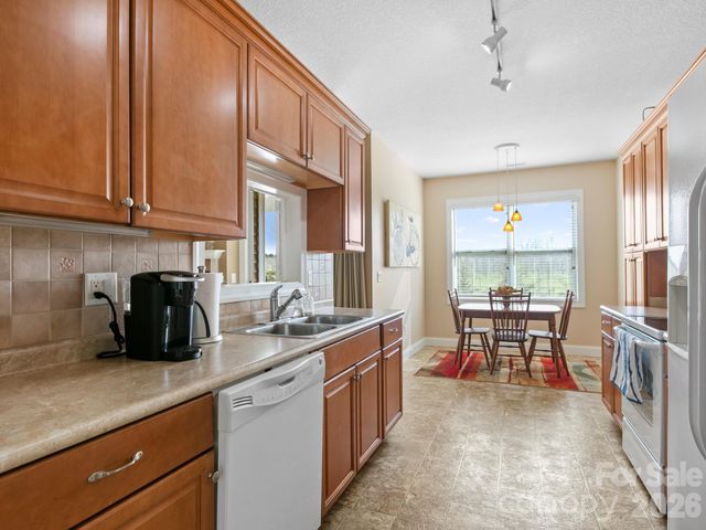 7 Eagle Creek Trail S, Flat Rock, NC 28731