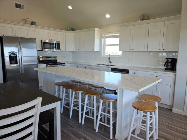 1226 Highway 87, Gilchrist, TX 77617