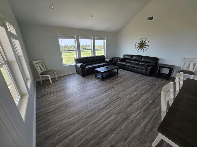 1226 Highway 87, Gilchrist, TX 77617