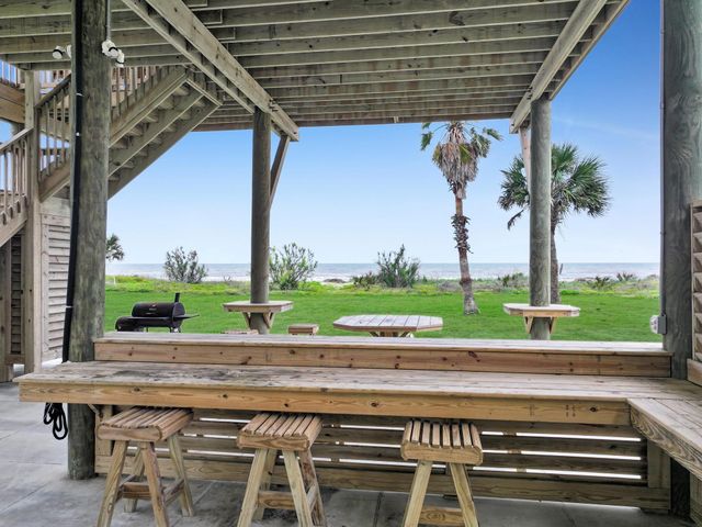 1226 Highway 87, Gilchrist, TX 77617