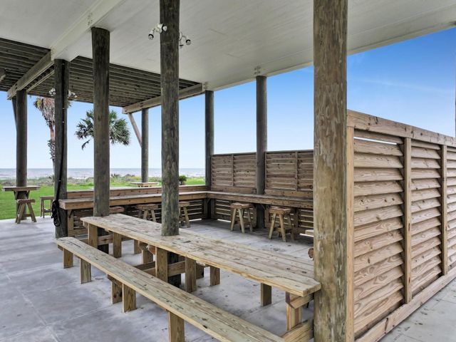 1226 Highway 87, Gilchrist, TX 77617
