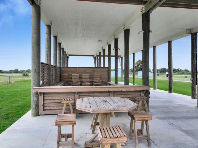 1226 Highway 87, Gilchrist, TX 77617