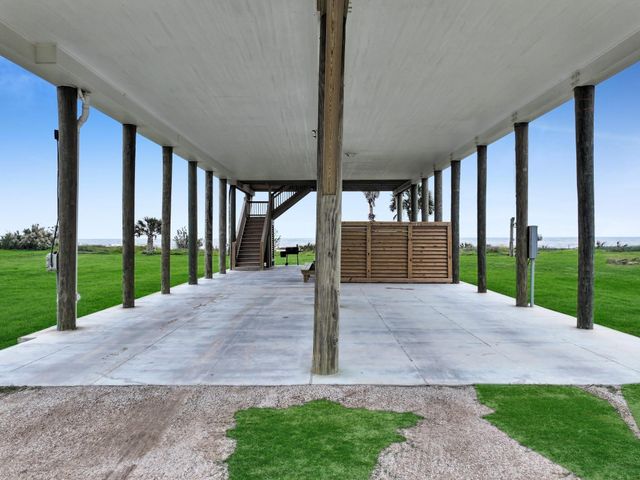 1226 Highway 87, Gilchrist, TX 77617