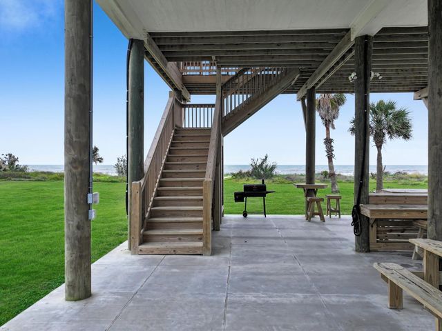 1226 Highway 87, Gilchrist, TX 77617