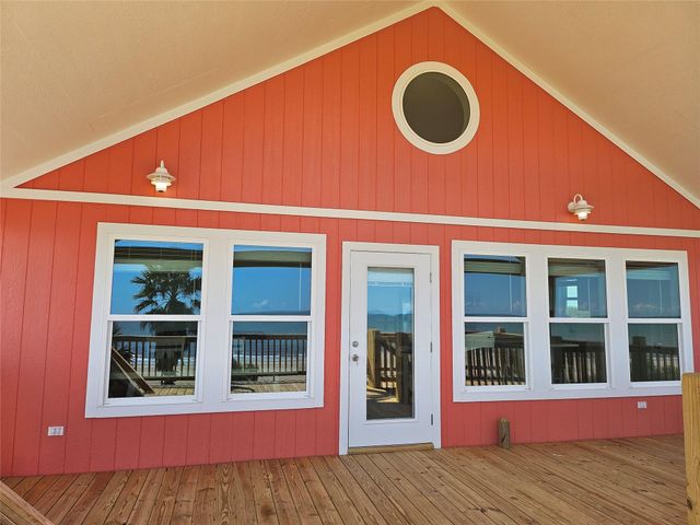 1226 Highway 87, Gilchrist, TX 77617