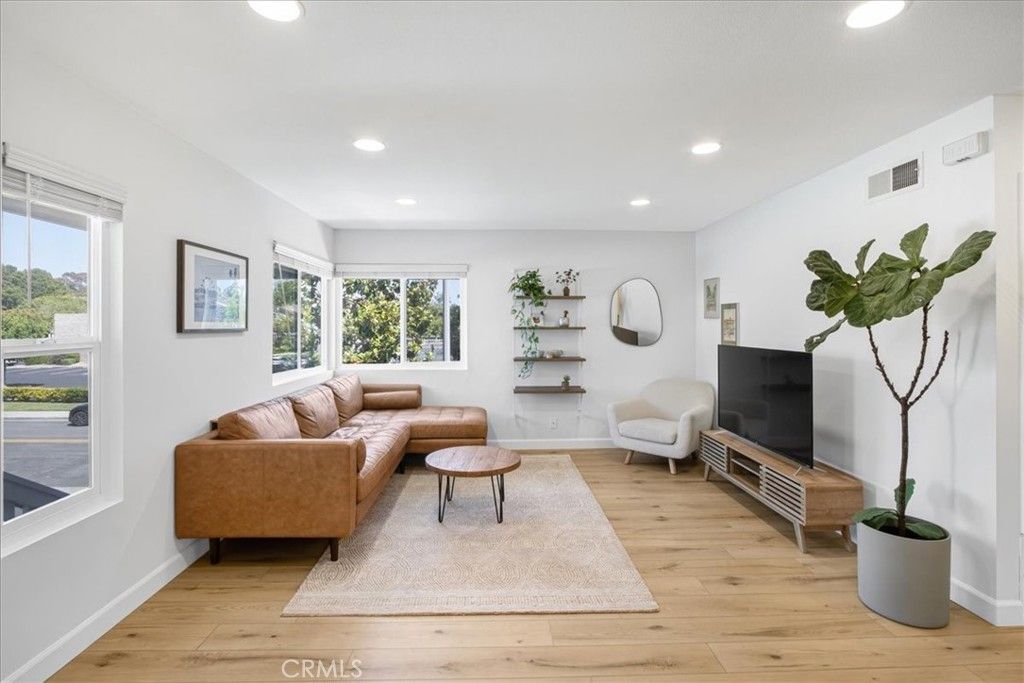 Image 5 of property listing at 113 Tarocco, Irvine, CA 92618