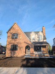 396 S Prospect Avenue, Elmhurst, IL 60126