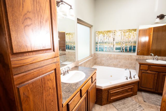 4713 N Spyglass St, Wichita, KS 67226