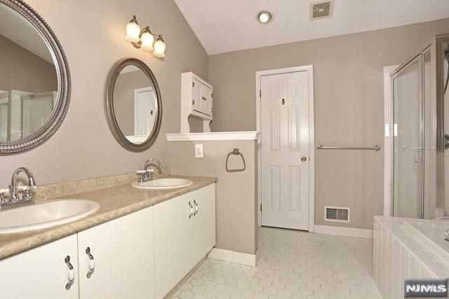 387 Green Mountain Road, Mahwah, NJ 07430