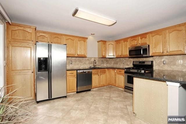 387 Green Mountain Road, Mahwah, NJ 07430